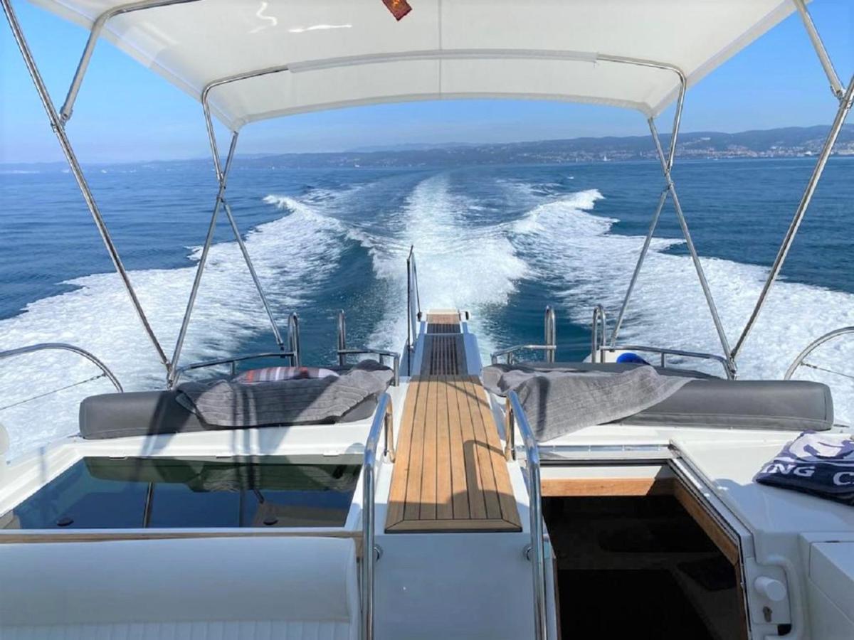 Motor Yacht Raffaelli Bonita Botel *
